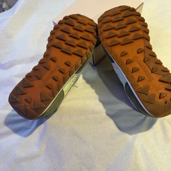 Saucony Green and Cream Sneakers - Picture 6 of 8